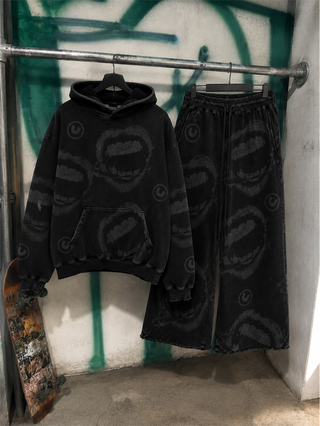 Vault mouth silhouette sweatsuit